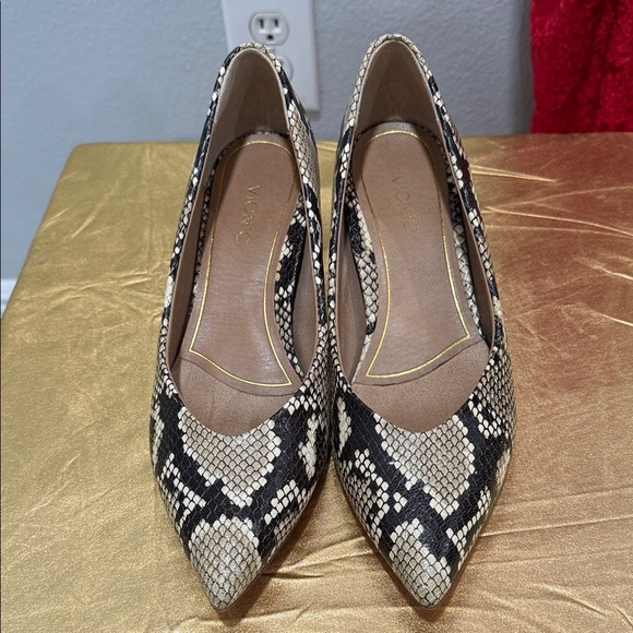 Vionic Snakeskin Patterned Heels - Picture 2 of 7